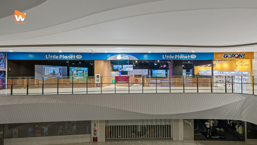 Chụp ảnh không gian cửa hàng Little Planet và GORON! nhìn từ hành lang tầng 3 AEON Mall Hà Đông
